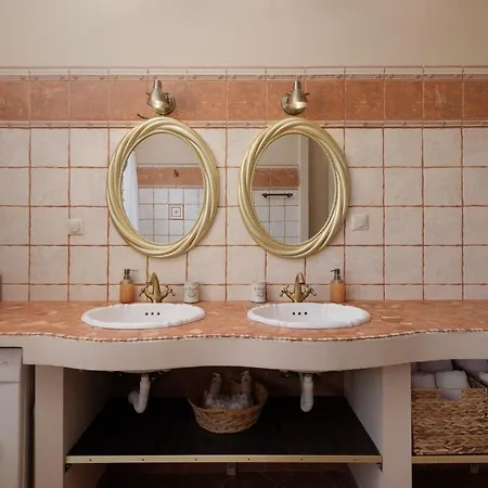 Homely 2bd In Dassia Apartament
