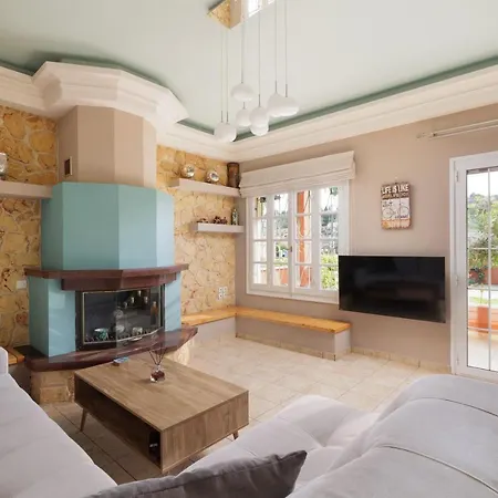 Homely 2bd In Dassia Appartement *